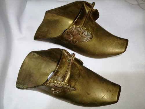 Estribos de bronce tipo zapatilla - época colonial 